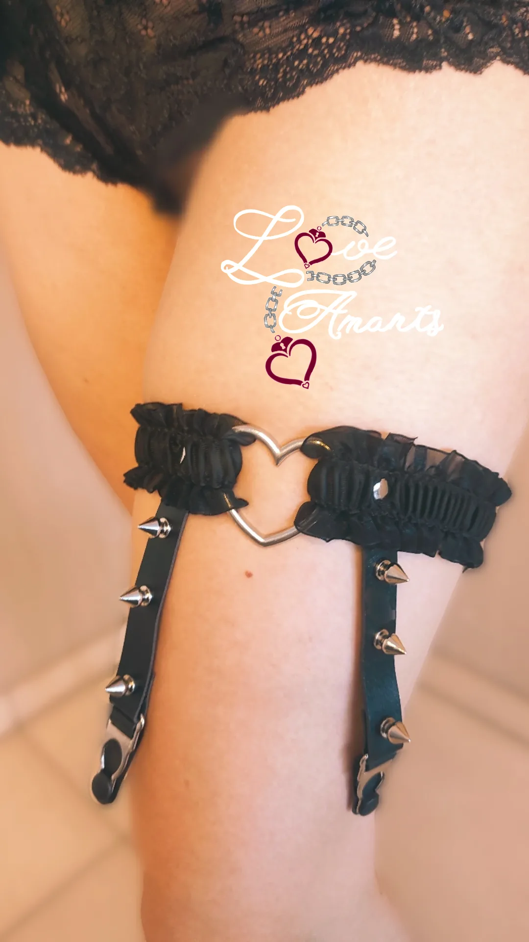 Jarretière avec cœur et volants en cuir végan - Taille unique